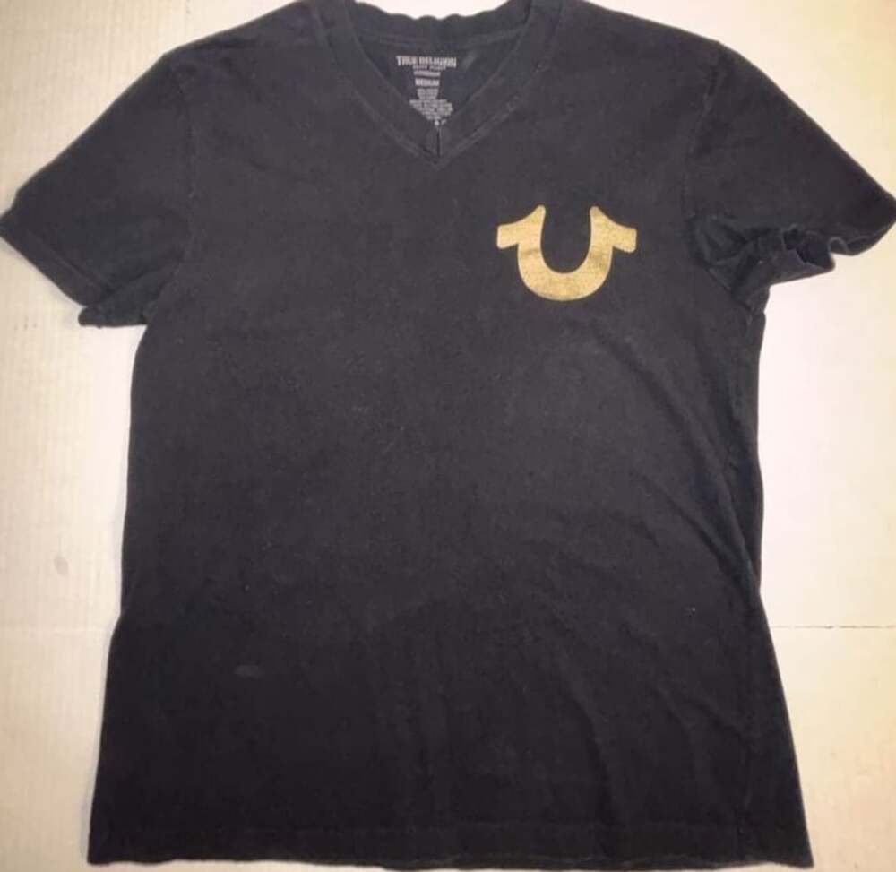 True Religion V-Neck T-Shirt Size Medium Black Gold Horseshoe Logo Cotton